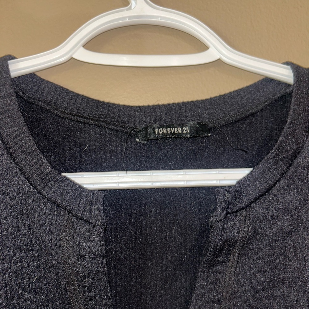 Forever 21 Black Cap Sleeve Fitted Crop Blouse - Picture 2 of 2